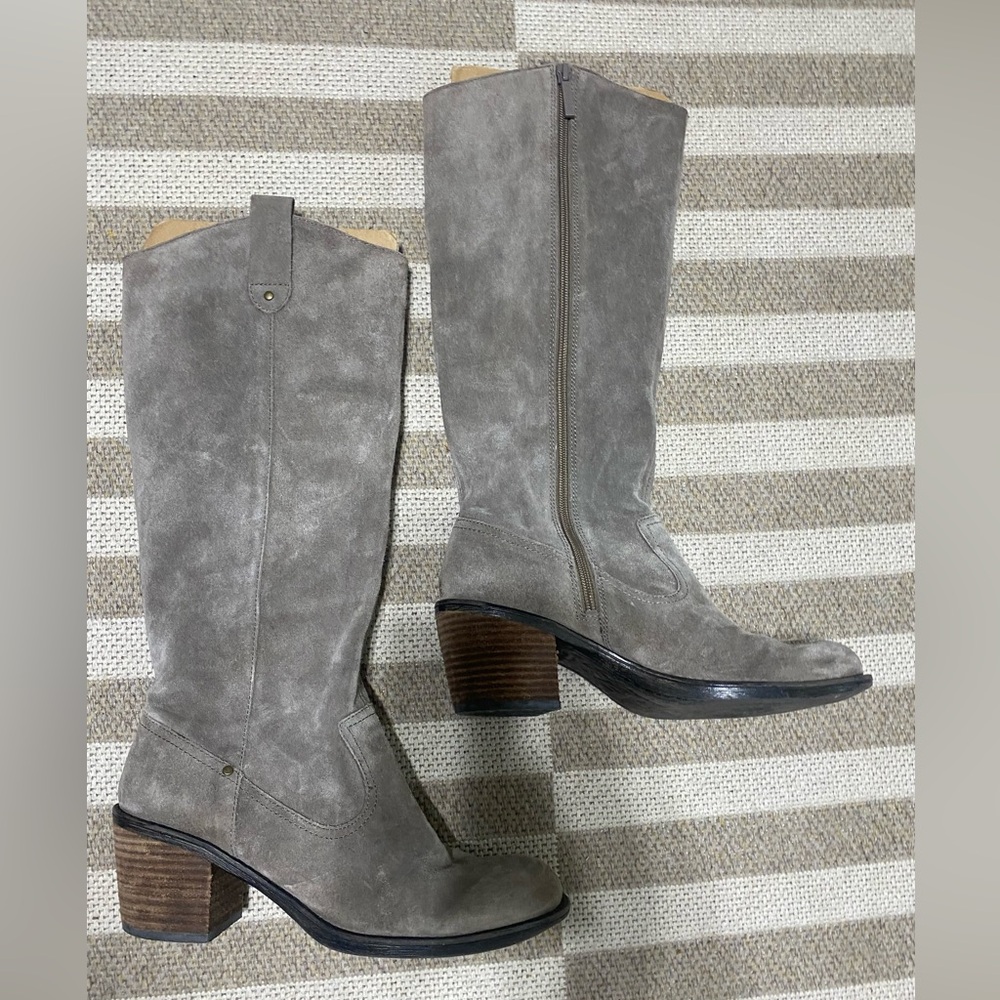 Women’s grey suede boots